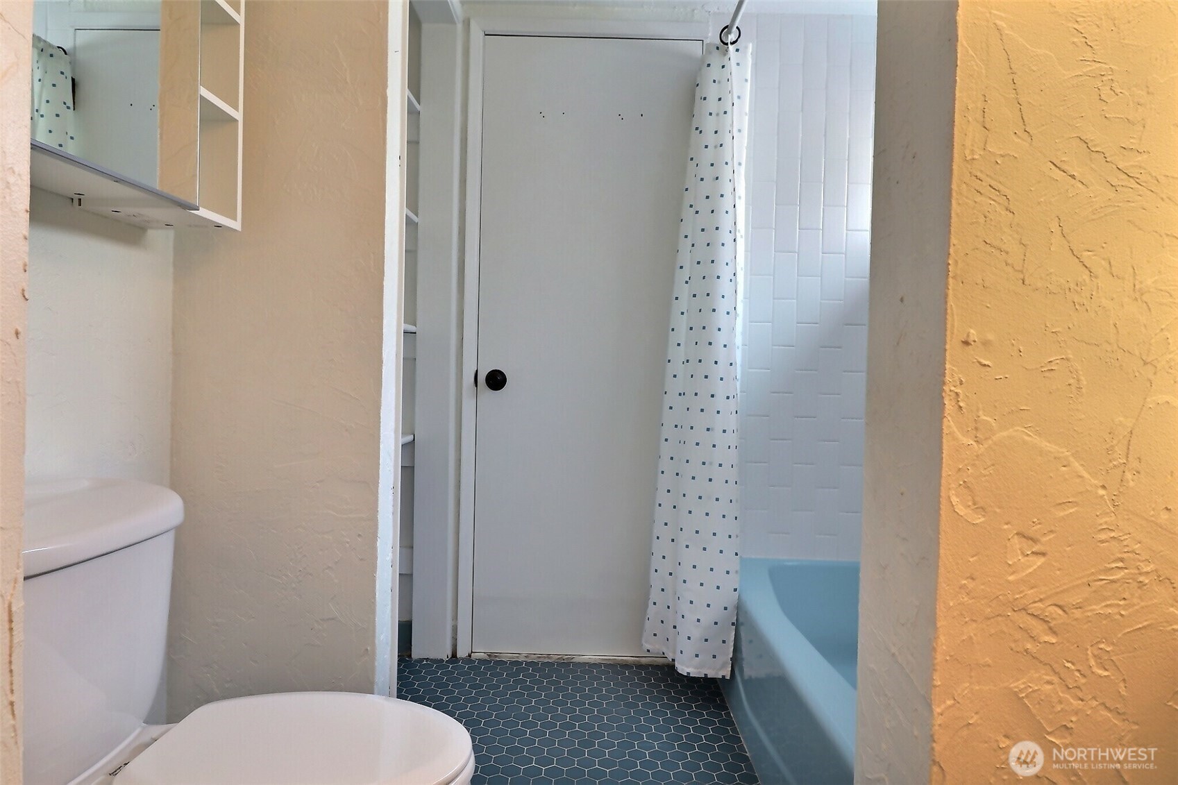 5642 California Avenue Southwest, Unit 1 Seattle, WA 98136 - Photo 17 of 23