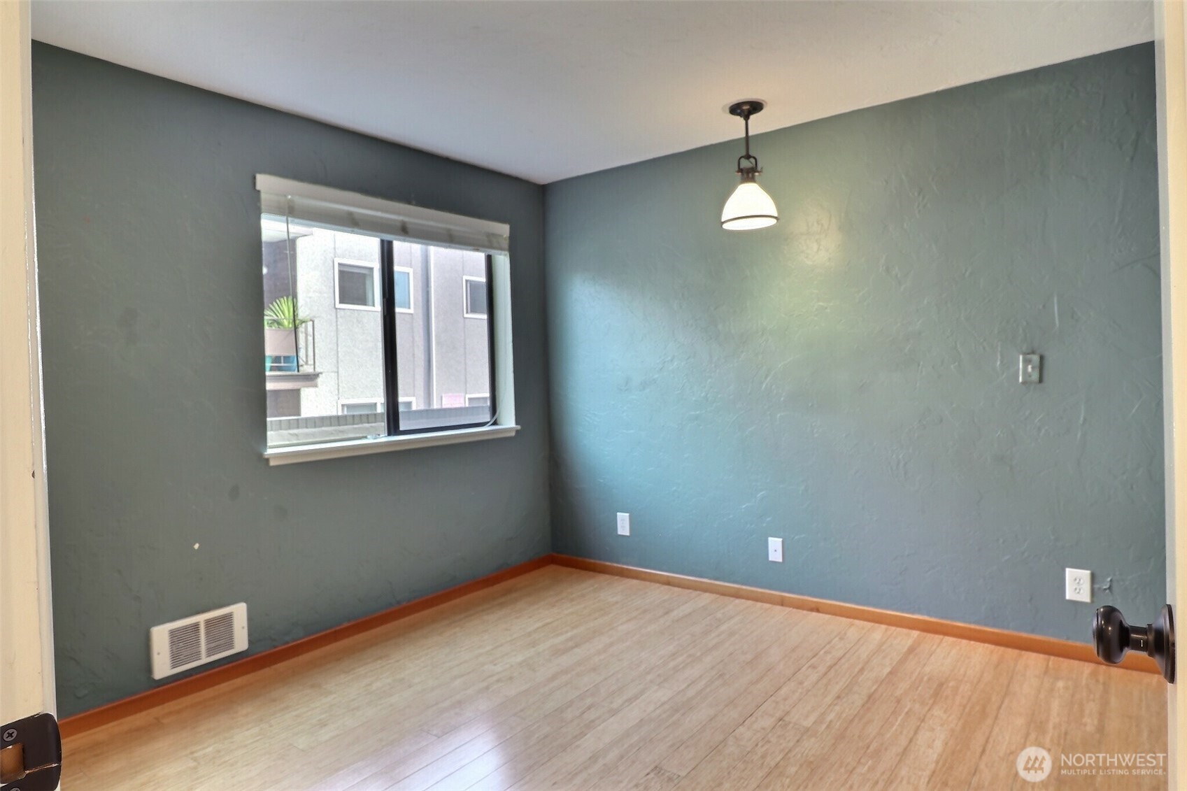 5642 California Avenue Southwest, Unit 1 Seattle, WA 98136 - Photo 20 of 23