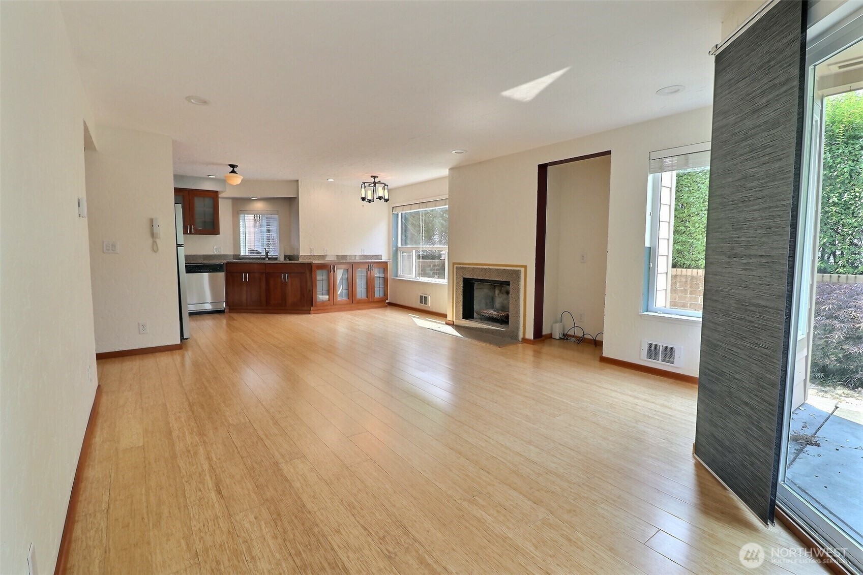 5642 California Avenue Southwest, Unit 1 Seattle, WA 98136 - Photo 4 of 23