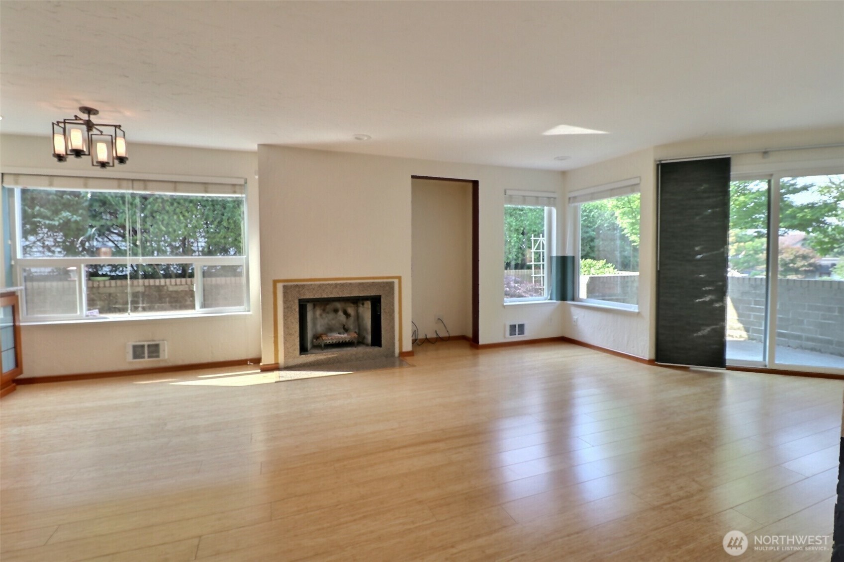 5642 California Avenue Southwest, Unit 1 Seattle, WA 98136 - Photo 5 of 23