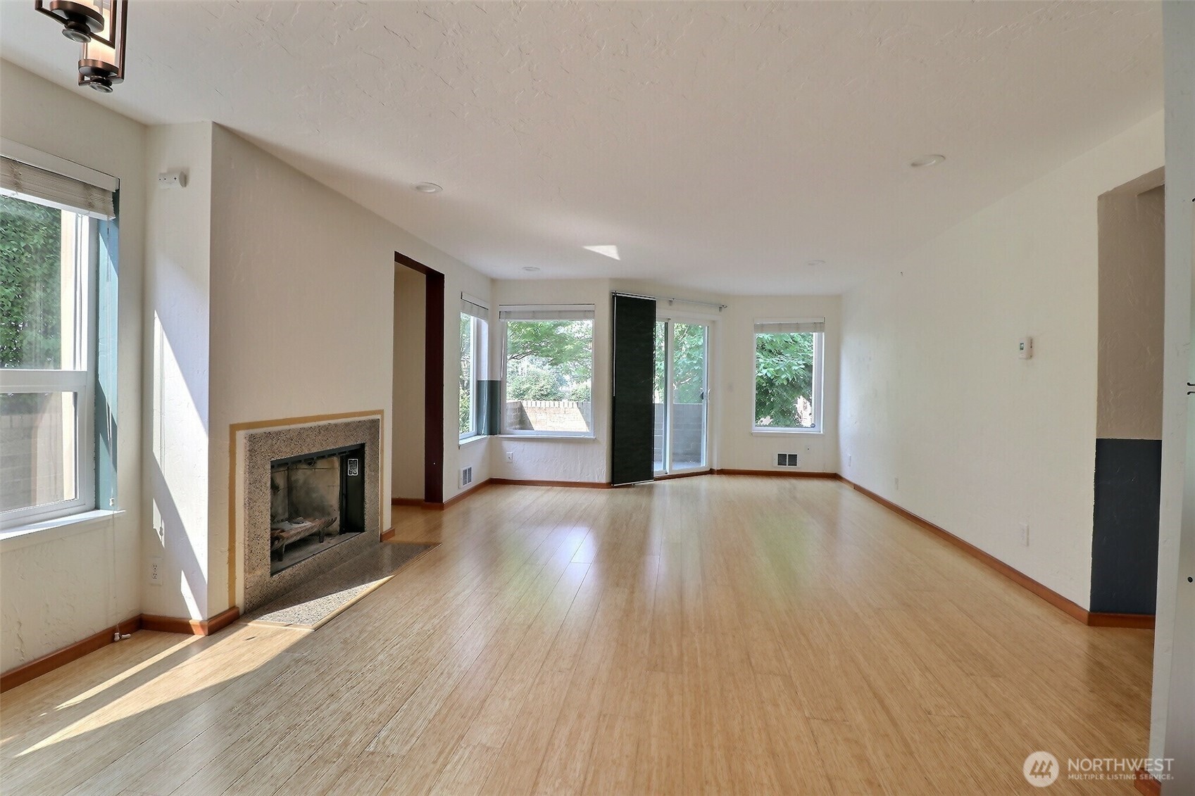 5642 California Avenue Southwest, Unit 1 Seattle, WA 98136 - Photo 6 of 23