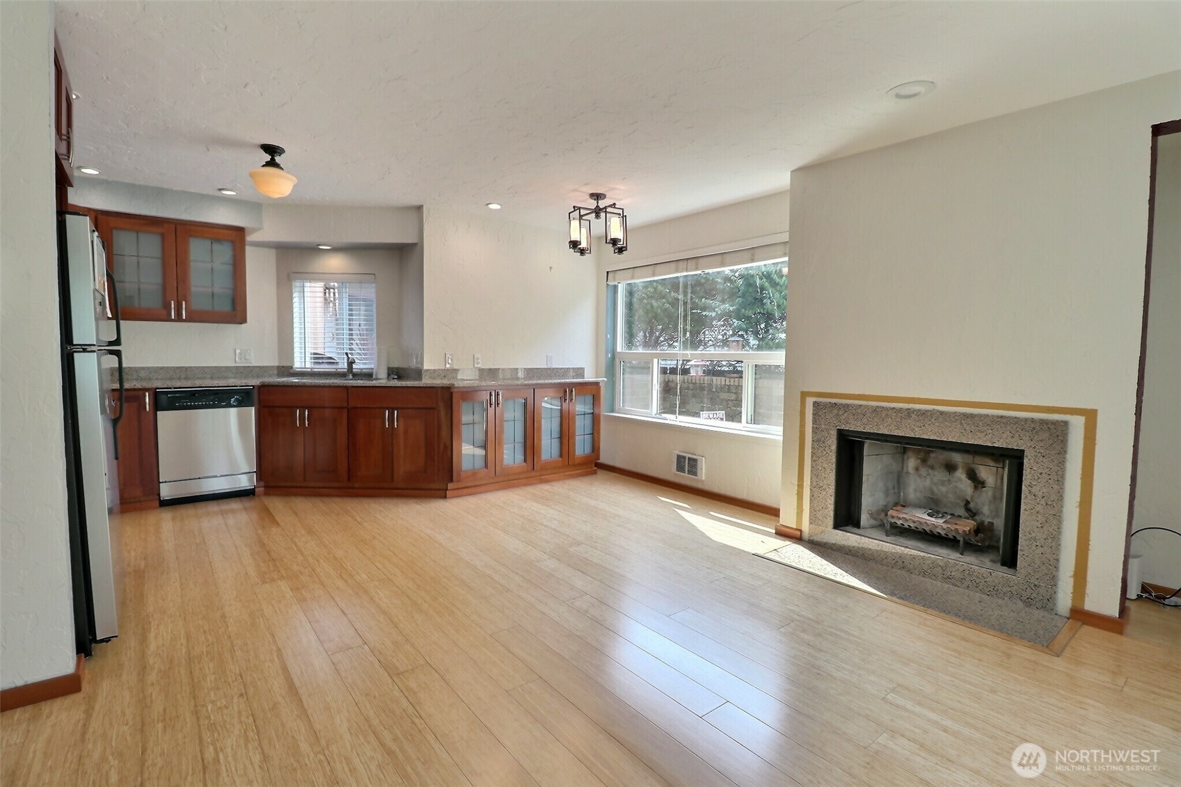 5642 California Avenue Southwest, Unit 1 Seattle, WA 98136 - Photo 8 of 23