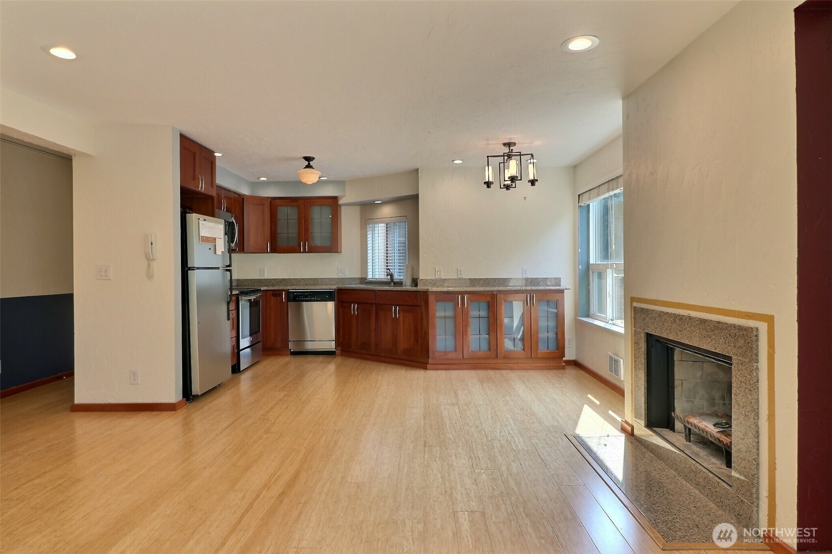 5642 California Avenue Southwest, Unit 1 Seattle, WA 98136 - Photo 9 of 23