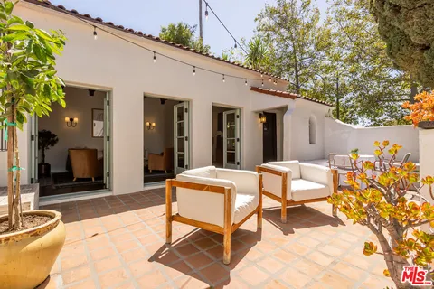 $1,650,000 | 950 South Muirfield Road, Los Angeles, CA 90019