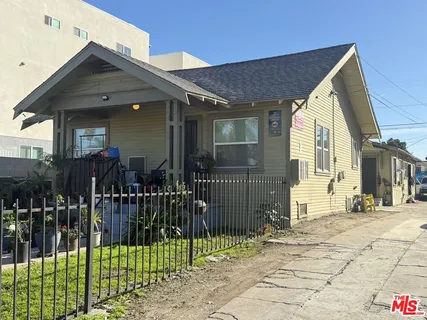 $799,000 | 528 West 75th Street, Los Angeles, CA 90044