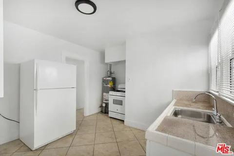 $725,000 | 528 West 75th Street, Los Angeles, CA 90044