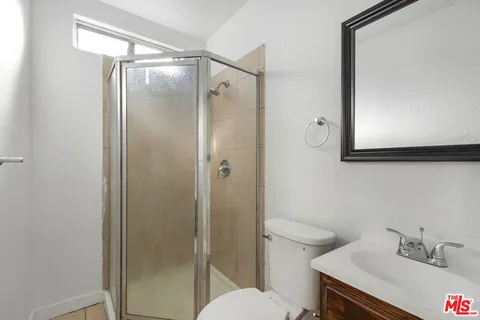 $725,000 | 528 West 75th Street, Los Angeles, CA 90044