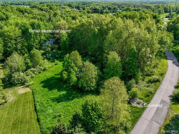 $100,000 | 260 Coyote Run, Holly, MI 48442