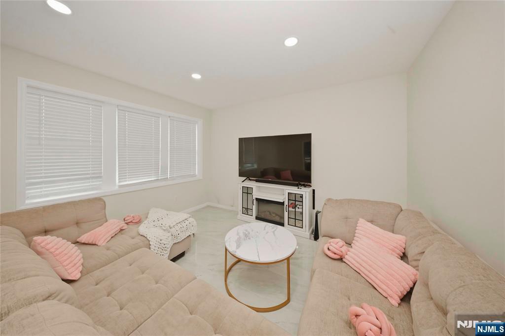 596 Moonachie Avenue Wood-Ridge, NJ 07075 - Photo 4 of 14
