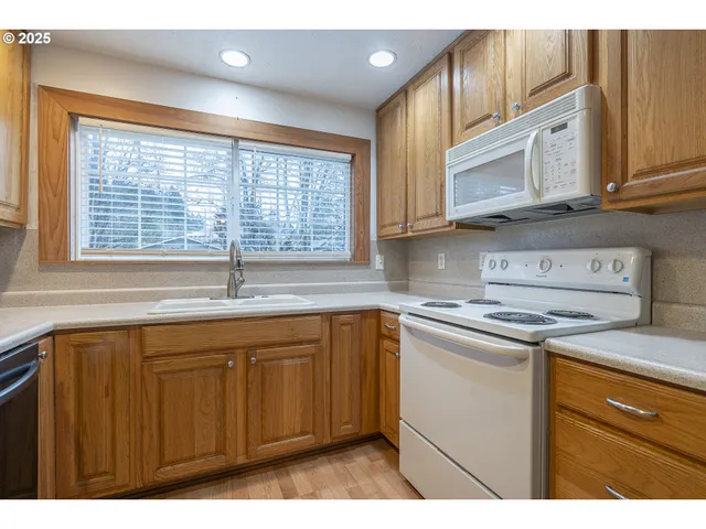 $455,000 | 1155 18th Street Northeast, Salem, OR 97301