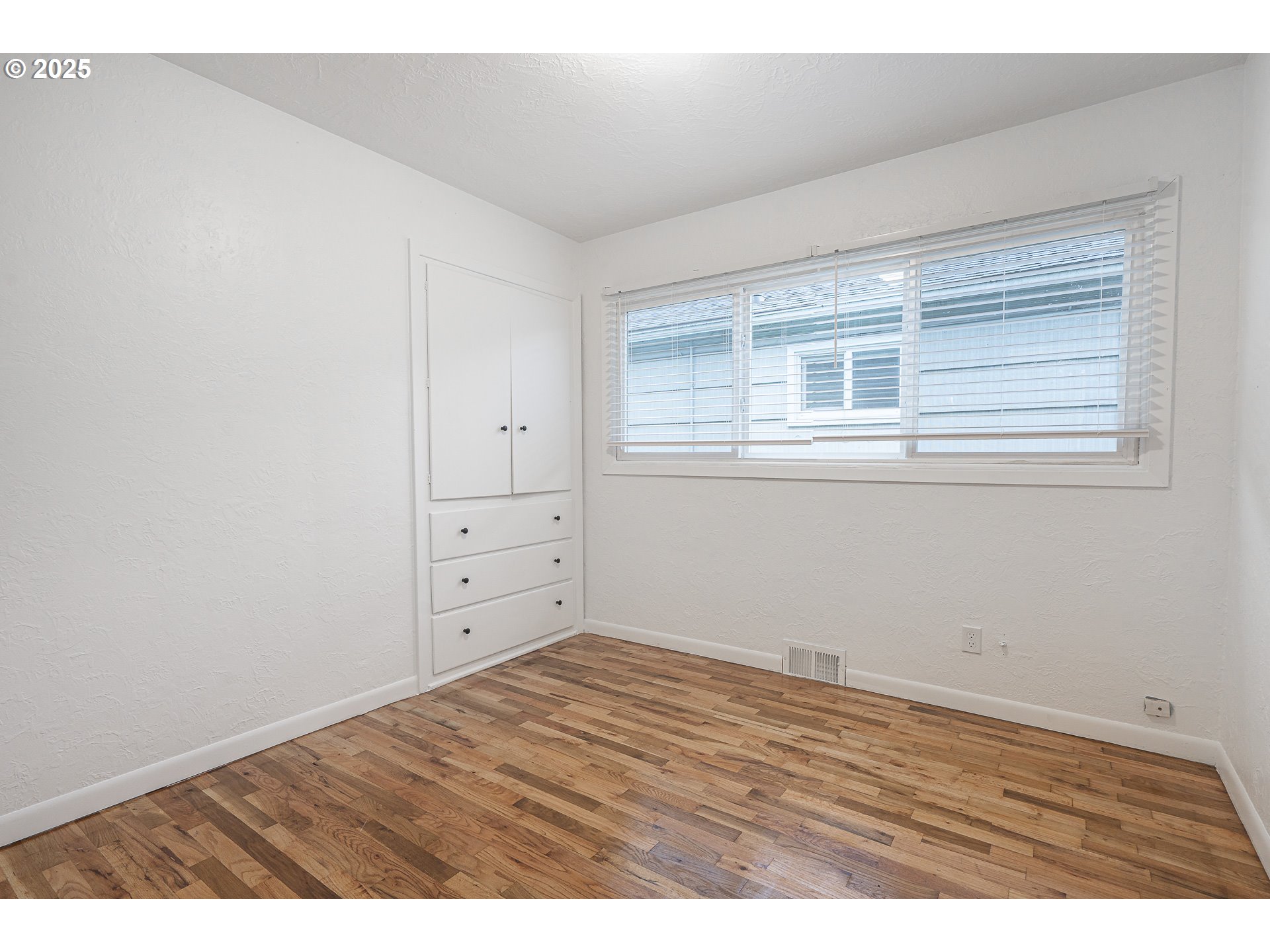 1155 18th Street Northeast Salem, OR 97301 - Photo 19 of 40 a view of empty room with wooden floor