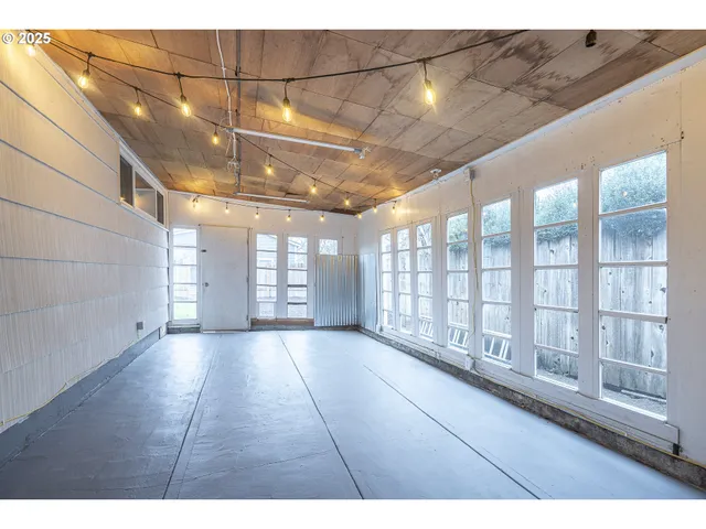 $455,000 | 1155 18th Street Northeast, Salem, OR 97301