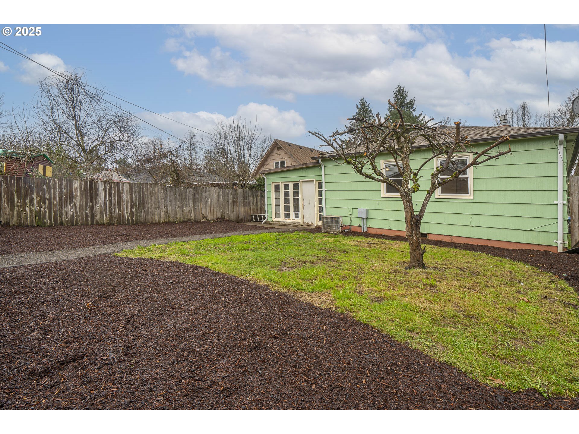 1155 18th Street Northeast Salem, OR 97301 - Photo 27 of 40 a view of a backyard of the house