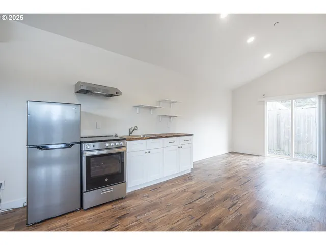 $455,000 | 1155 18th Street Northeast, Salem, OR 97301