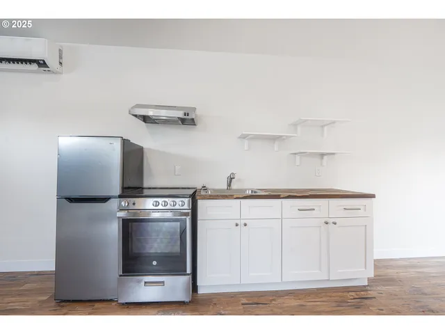 $455,000 | 1155 18th Street Northeast, Salem, OR 97301