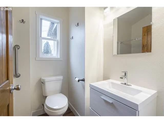 $455,000 | 1155 18th Street Northeast, Salem, OR 97301