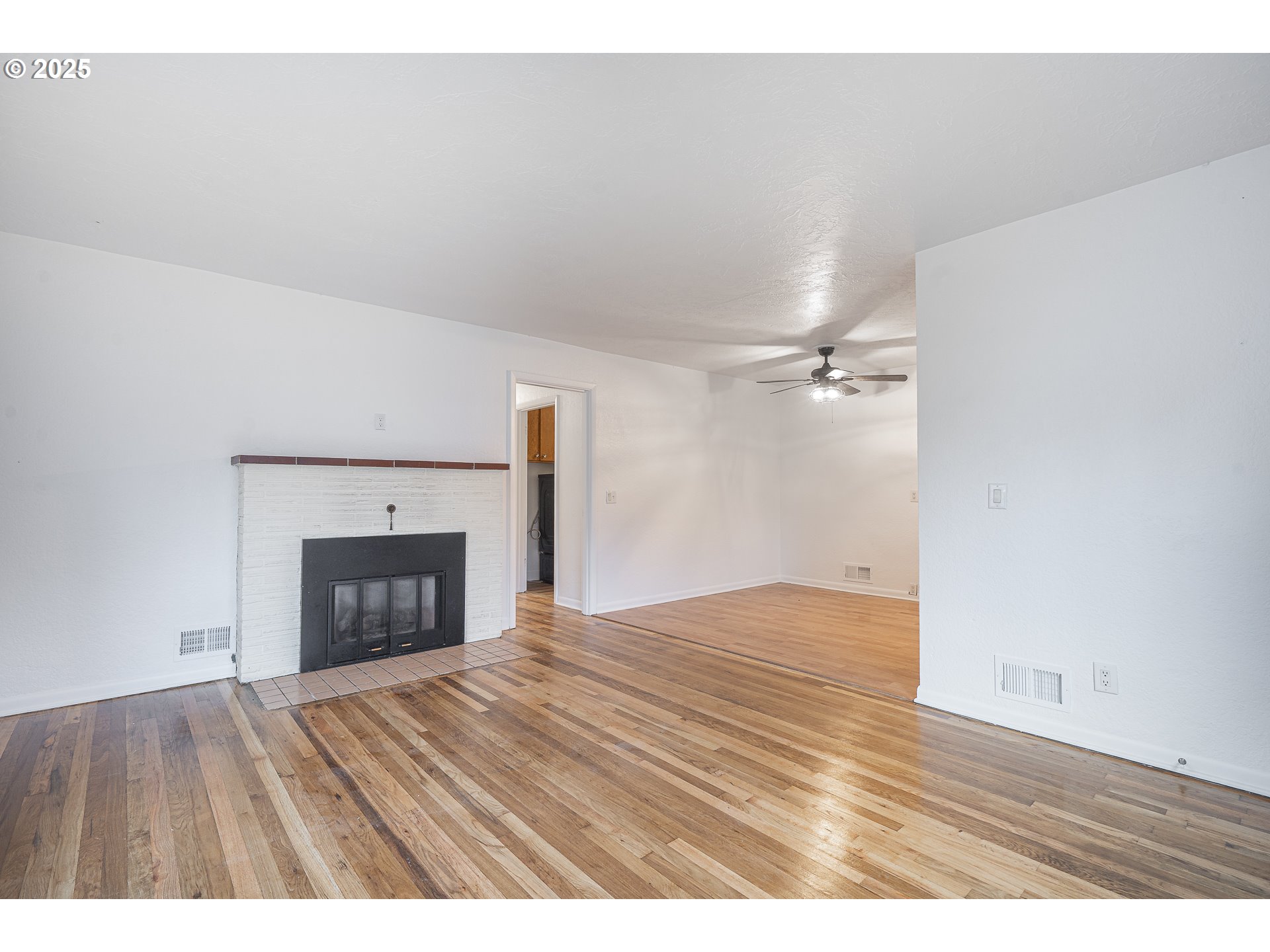 1155 18th Street Northeast Salem, OR 97301 - Photo 7 of 40 a view of empty room with a fireplace