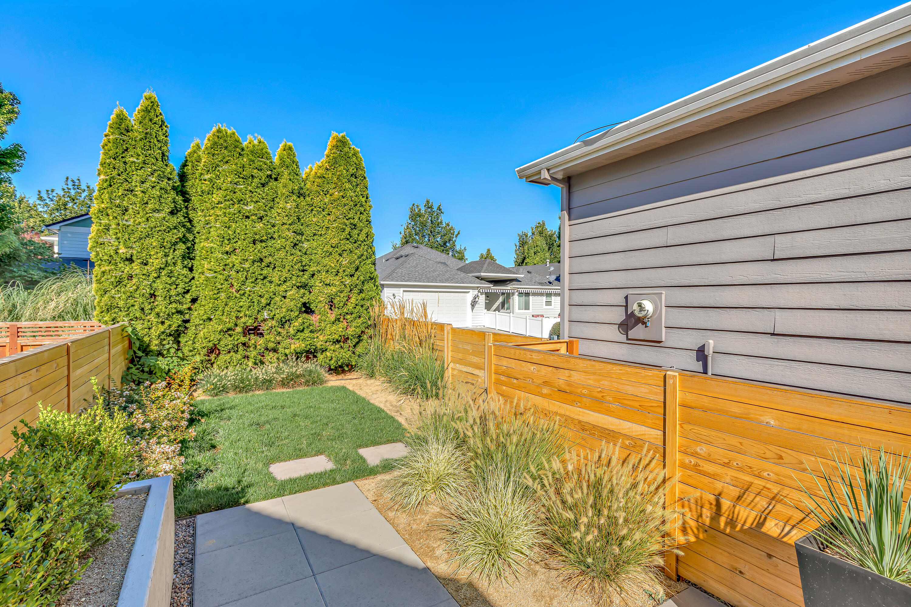 1019 Rustler Peak Street Central Point, OR 97502 - Photo 18 of 34 28