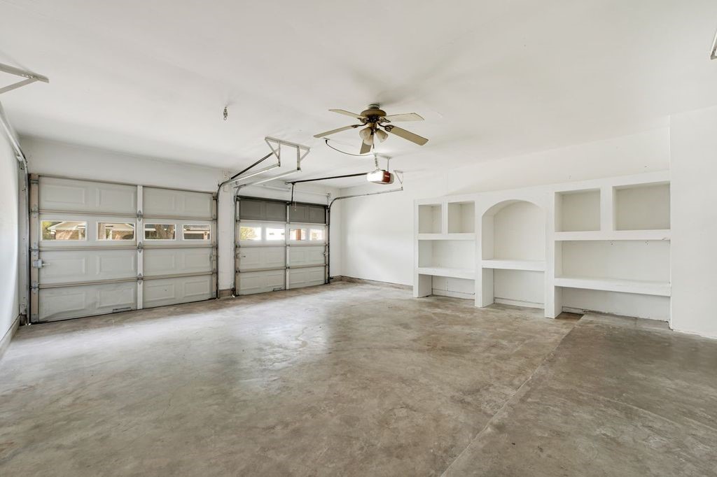 4518 Seneca Street Pasadena, TX 77504 - Photo 23 of 26 a view of a garage
