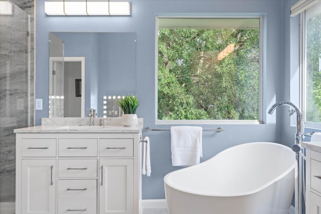 10801 Beachmont Lane Austin, TX 78739 - Photo 18 of 40 You'll love the spa-like feel of your crisp clean recently remodeled primary bathroom