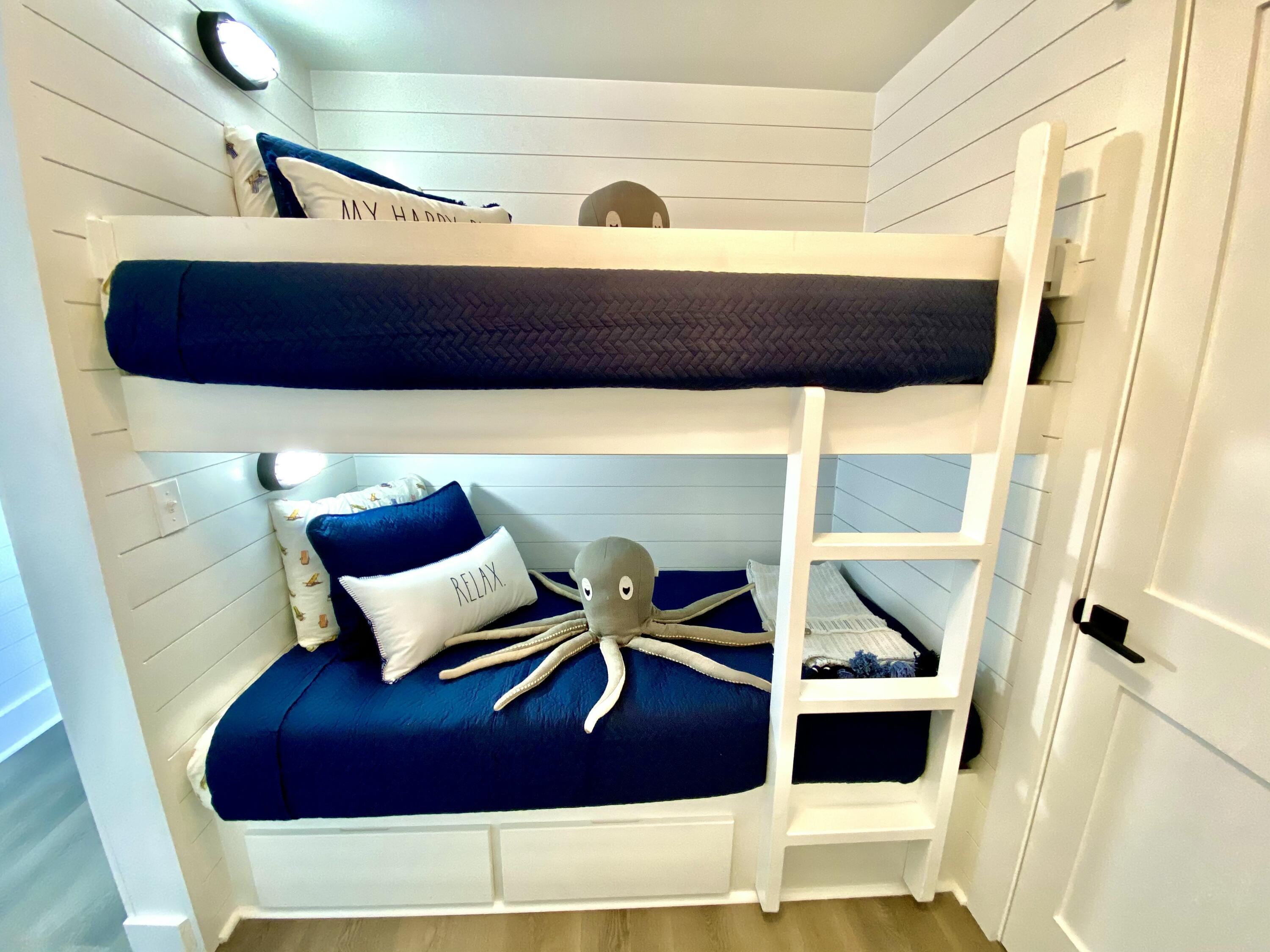 145 Spires Lane, Unit 411 Santa Rosa Beach, FL 32459 - Photo 35 of 44 a view of living room with furniture and rug