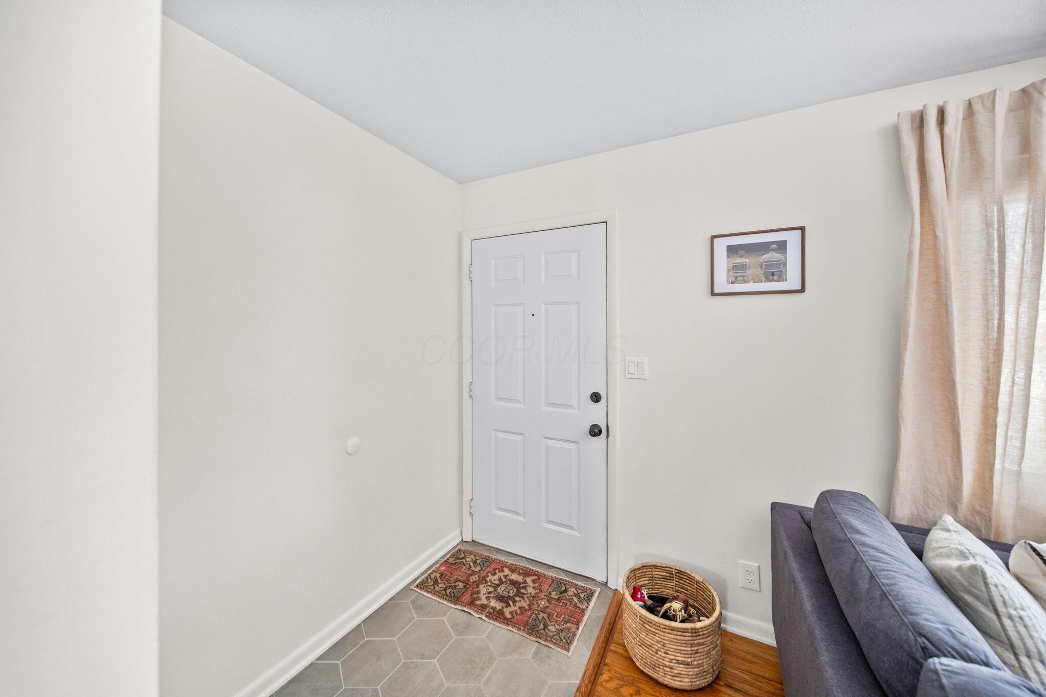 6233 Karl Road Columbus, OH 43229 - Photo 5 of 50 5-web-or-mls-A7401067-2