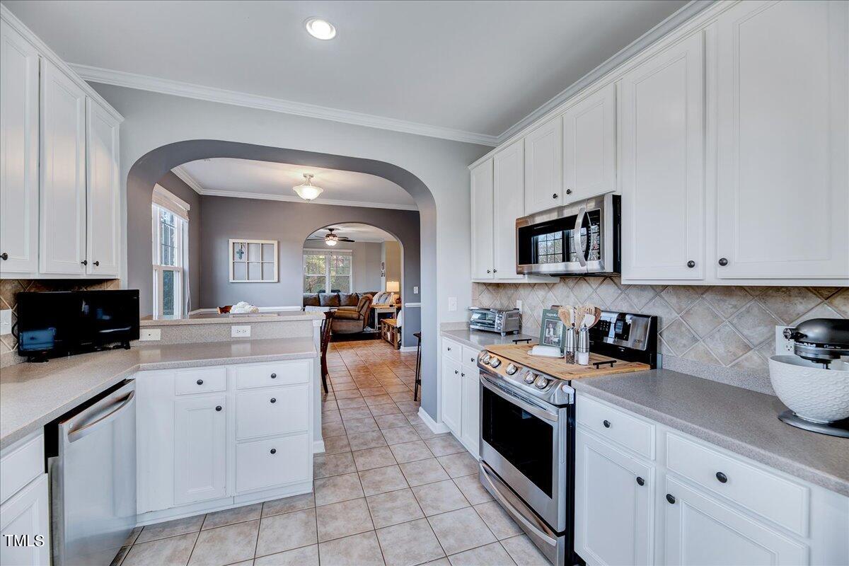 2352 Putters Way Raleigh, NC 27614 - Photo 16 of 39 Kitchen