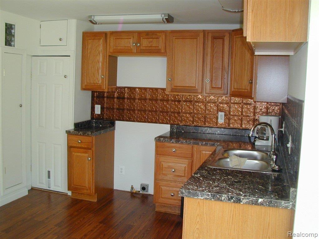 1507 Collier Road Auburn Hills, MI 48326 - Photo 6 of 15 KITCHEN