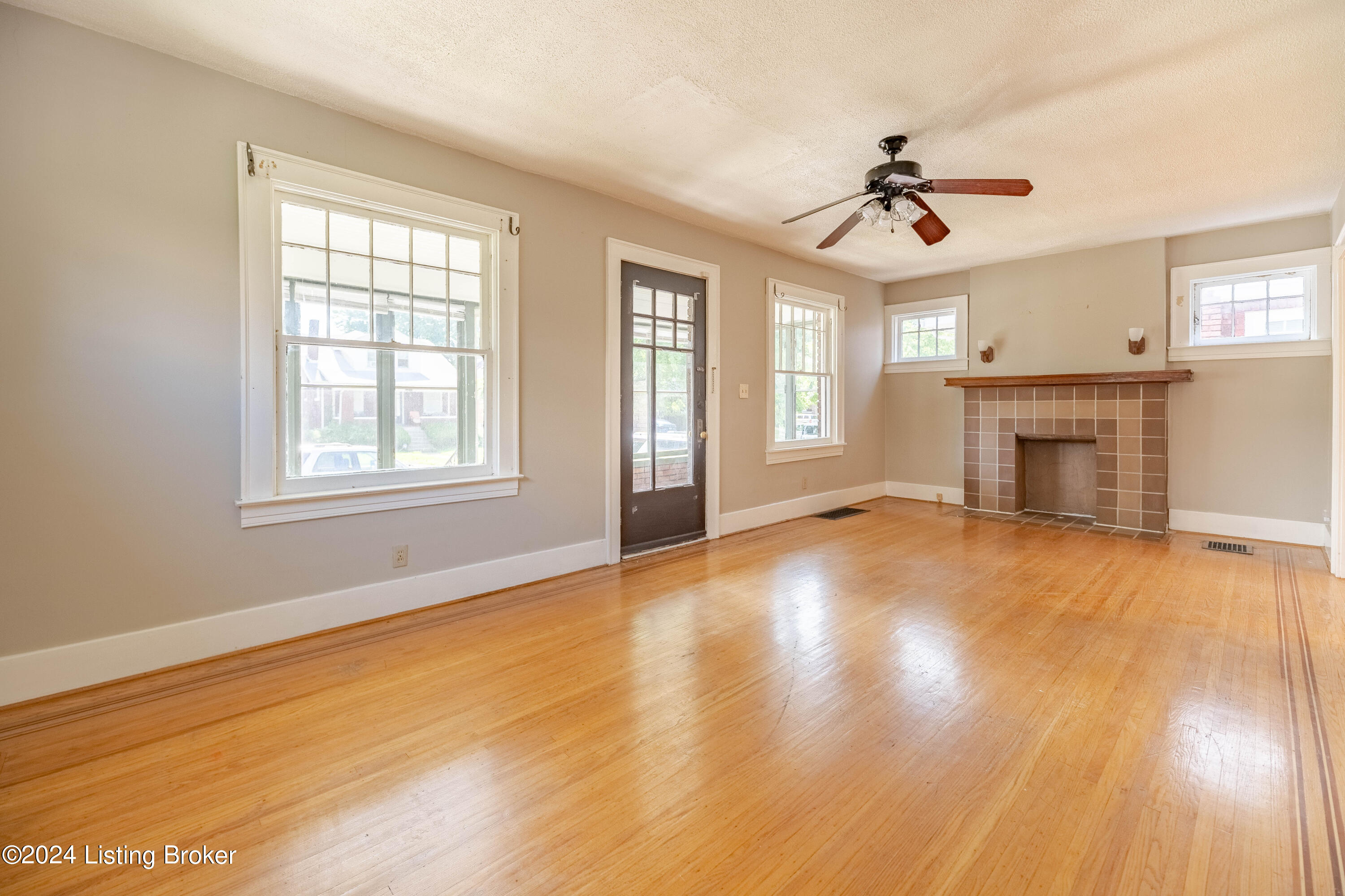 2420 Sherry Road Louisville, KY 40217 - Photo 3 of 22 DSC03494-HDR