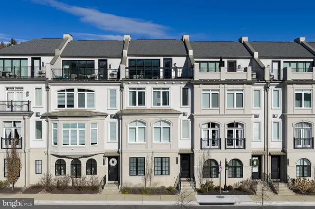 $1,995,000 | 8215 River Road, Bethesda, MD 20817