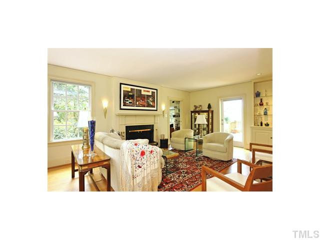 1904 Banbury Road Raleigh, NC 27608 - Photo 4 of 21 Living Room