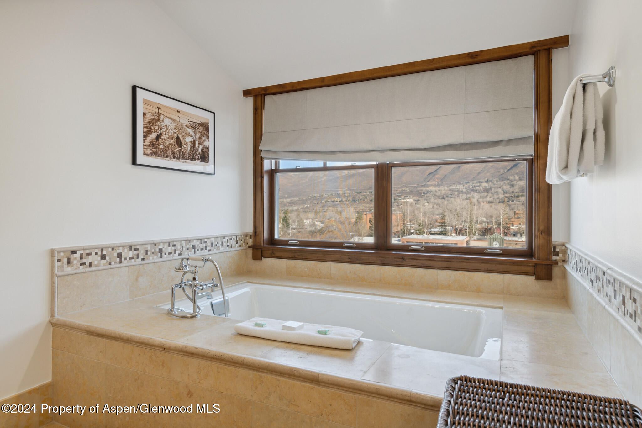 415 East Dean St Unit 46 Week 12 Aspen, CO 81611 - Photo 15 of 27 a bathroom with a granite countertop sink a large mirror and a bathtub