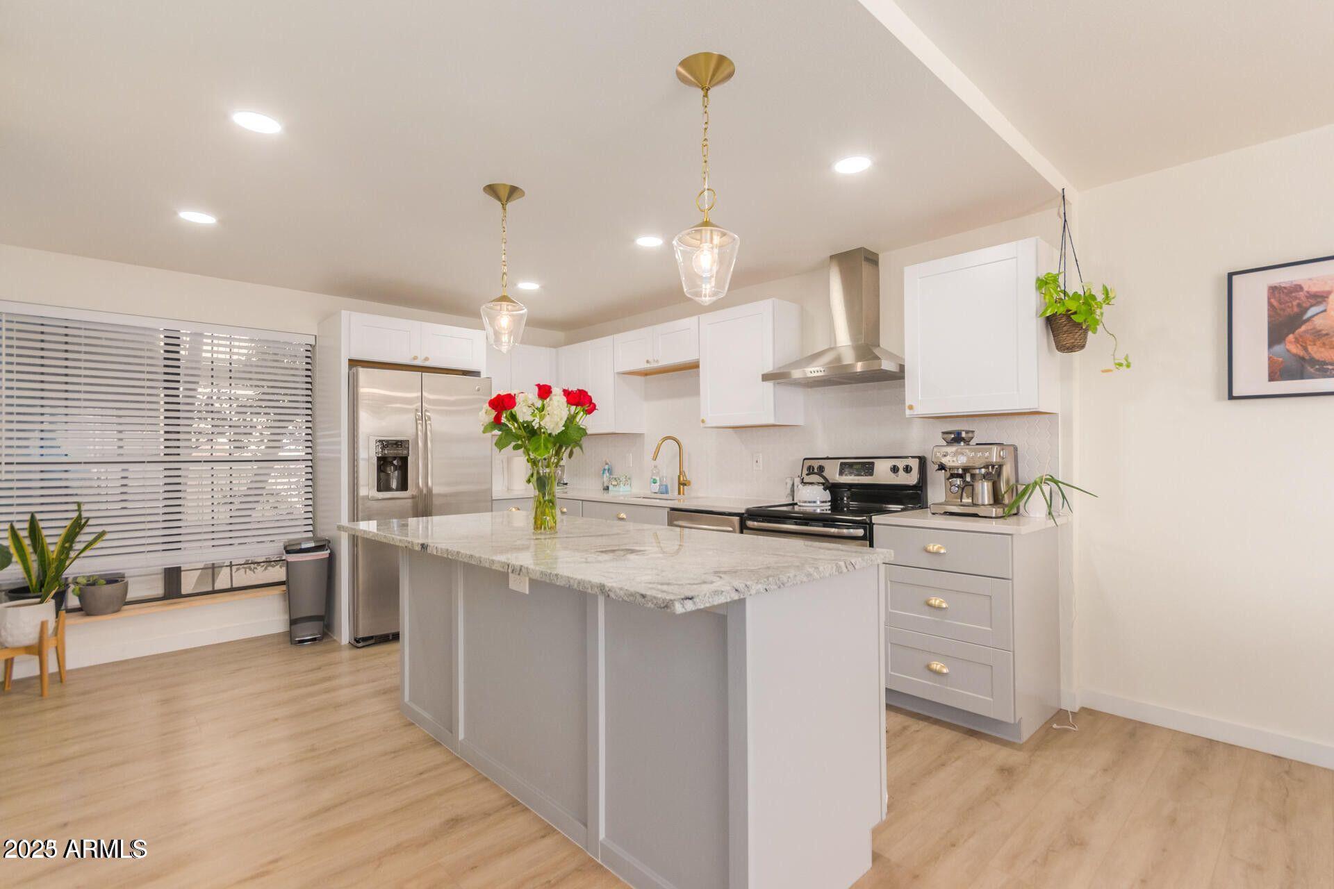 5122 North 31st Way, Unit 238 Phoenix, AZ 85016 - Photo 6 of 21 Stylish Updated Kitchen