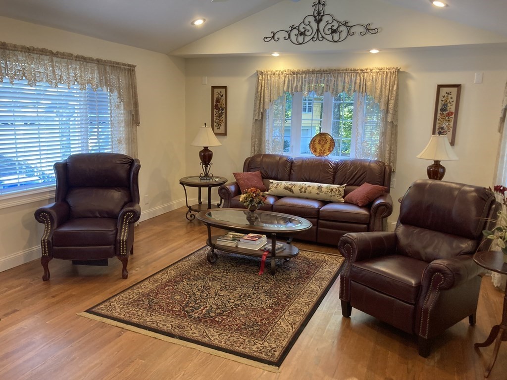 37 Craig Street Springfield, MA 01108 - Photo 7 of 26 Gallery Image 7