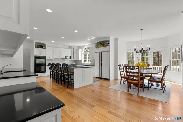 $2,498,000 | 8 Maplewood Lane, Wilton, CT 06897