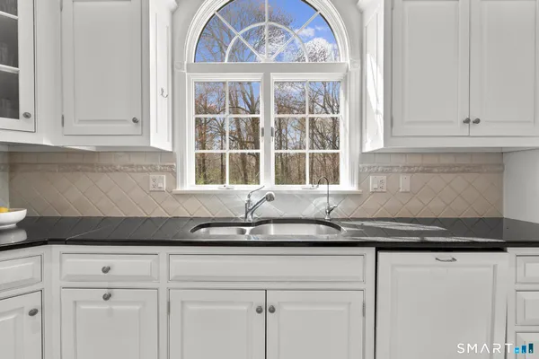 $2,498,000 | 8 Maplewood Lane, Wilton, CT 06897