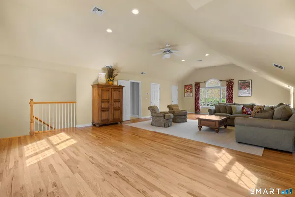 $2,498,000 | 8 Maplewood Lane, Wilton, CT 06897