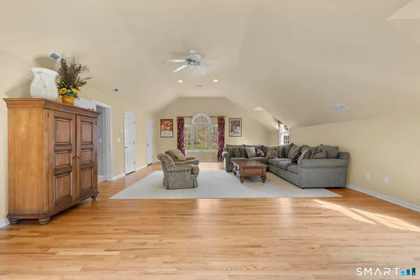 $2,498,000 | 8 Maplewood Lane, Wilton, CT 06897