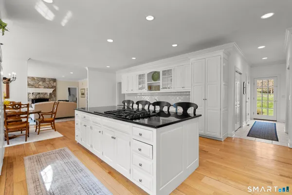 $2,498,000 | 8 Maplewood Lane, Wilton, CT 06897