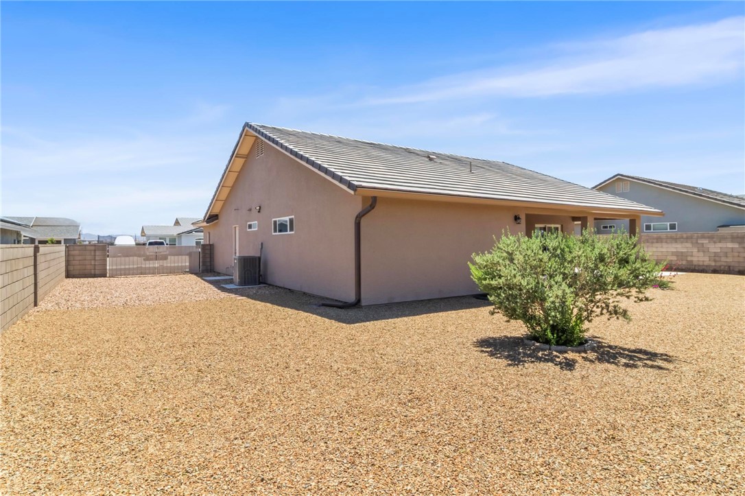 3897 Easy Street Kingman, AZ 86409 - Photo 38 of 53 a view of a backyard