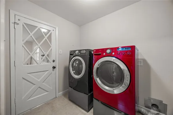 $450,000 | 1607 Buescher Drive, Houston, TX 77043