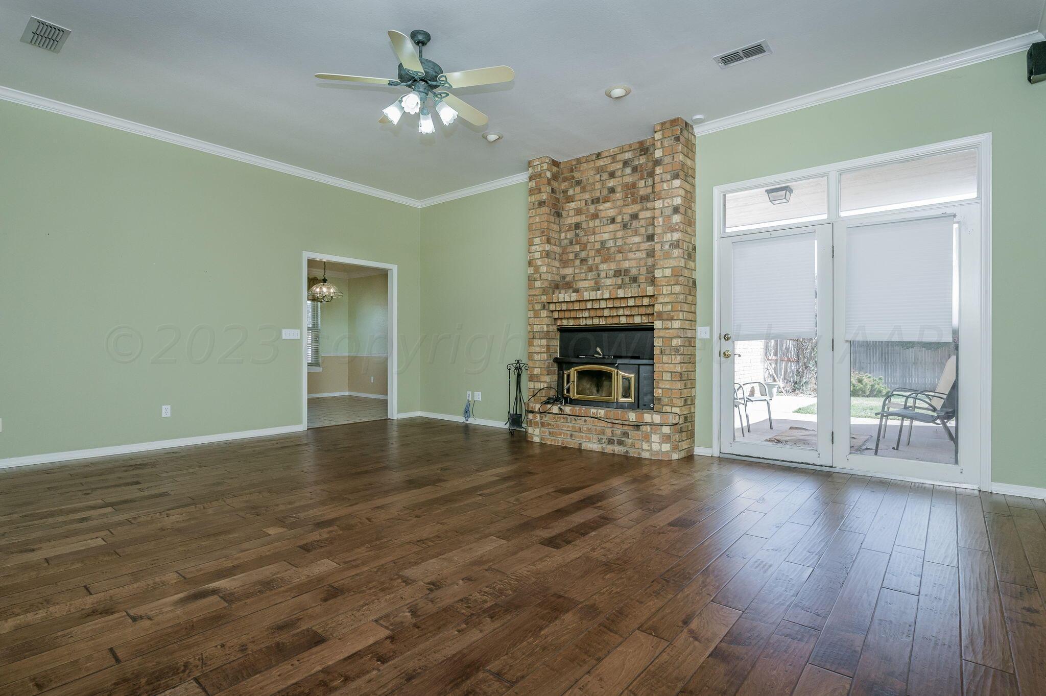 7907 Sheldon Road Amarillo, TX 79119 - Photo 3 of 15 Living Room