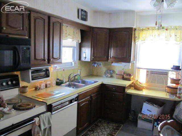 3167 North Center Road Flint, MI 48506 - Photo 4 of 16 20444854-3.JPG