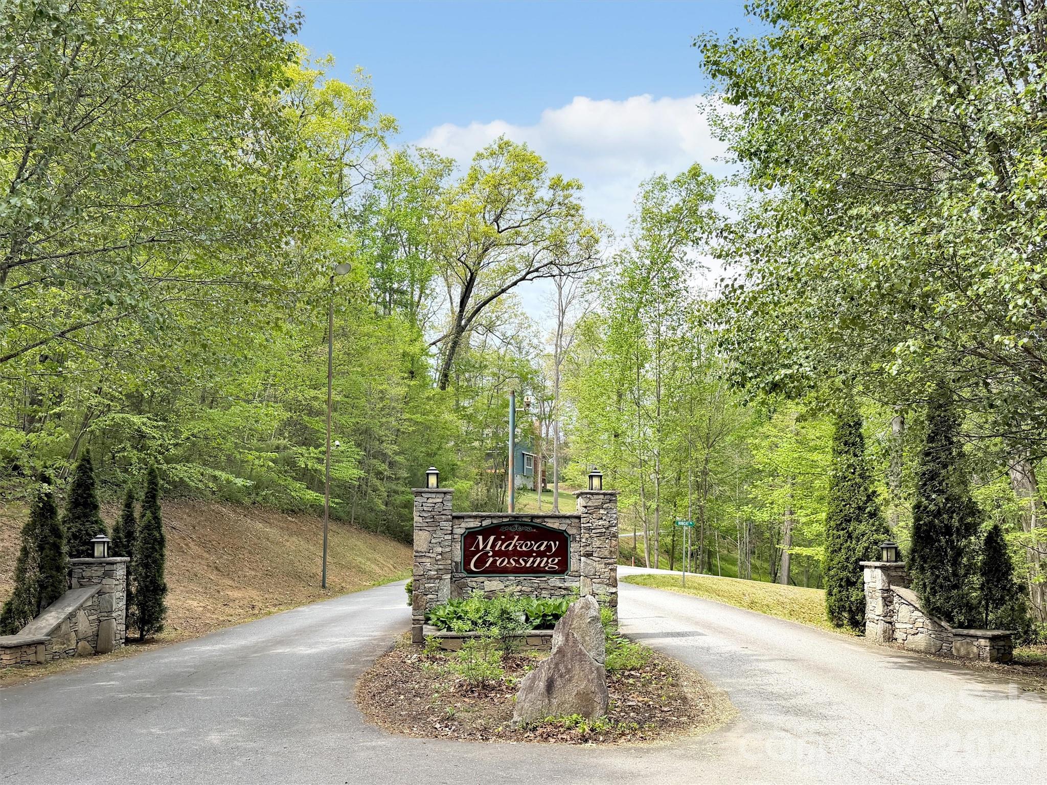 237 Midway Crossing Drive Clyde, NC 28721 - Photo 4 of 42