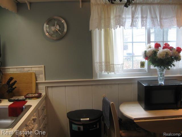 16550 Ridge Road Detroit, MI 48219 - Photo 16 of 17