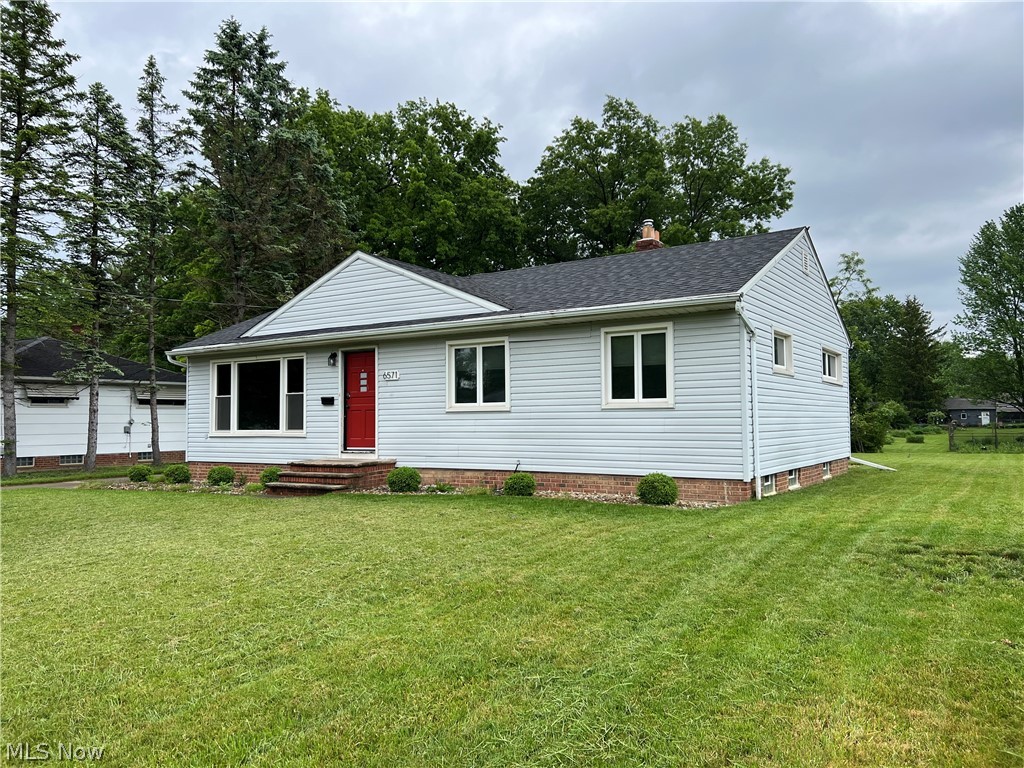 6571 Charles Road North Olmsted, OH 44070 - Photo 3 of 22