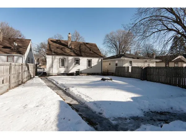 $2,250 | 5247 Dupont Avenue North, Minneapolis, MN 55430