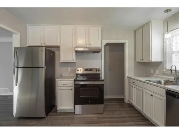 $2,250 | 5247 Dupont Avenue North, Minneapolis, MN 55430