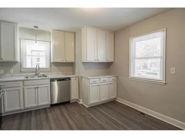 $2,250 | 5247 Dupont Avenue North, Minneapolis, MN 55430