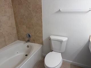 8189 Severn Drive, Unit C Boca Raton, FL 33433 - Photo 15 of 24 Primary Bath Soaking Tub